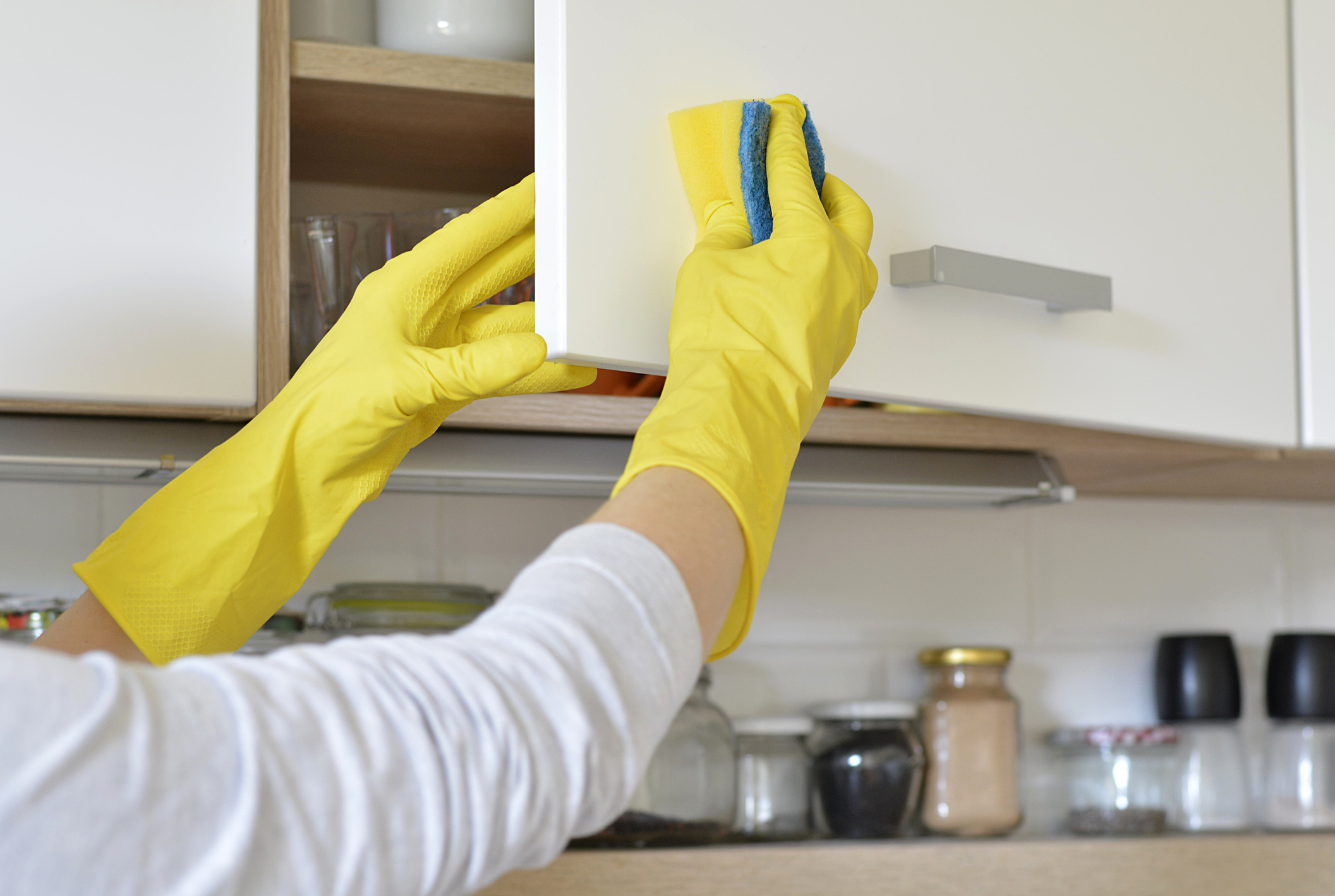 clean the kitchen 2
