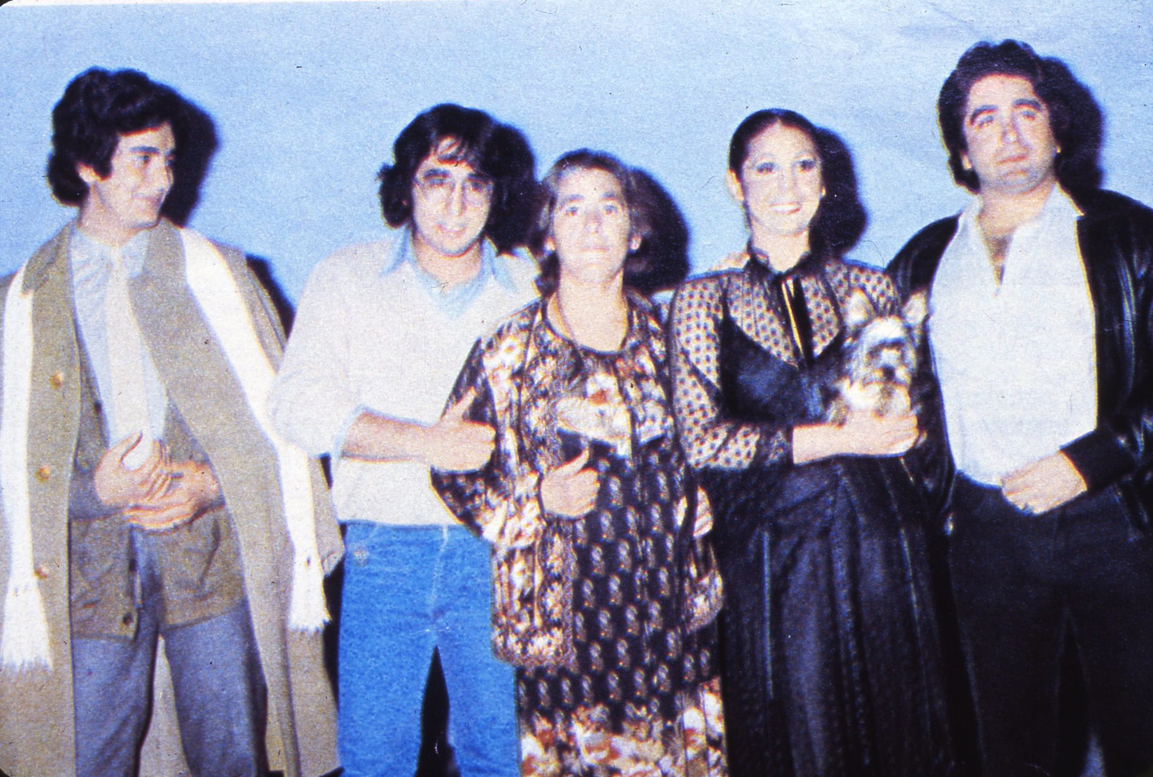 Bernardo Pantoja, junto a sus hermanos Isabel, Agustín, Juan y su madre, doña Ana.