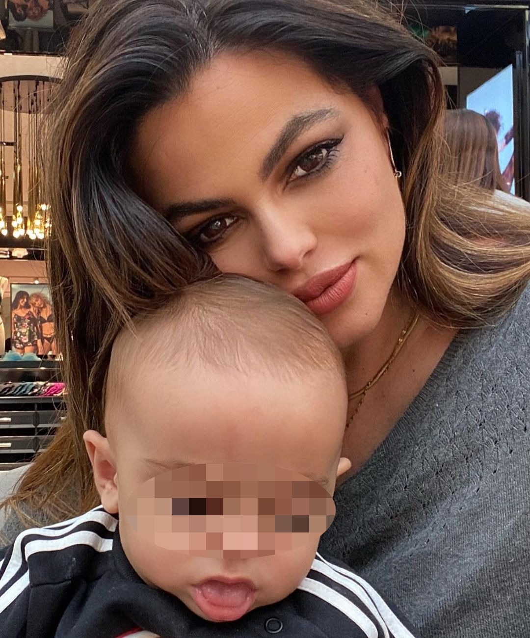 Marisa Jara con su hijo Tomás, de 8 meses.