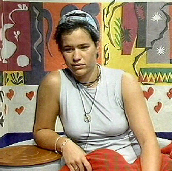 Candi, en el confesionario.