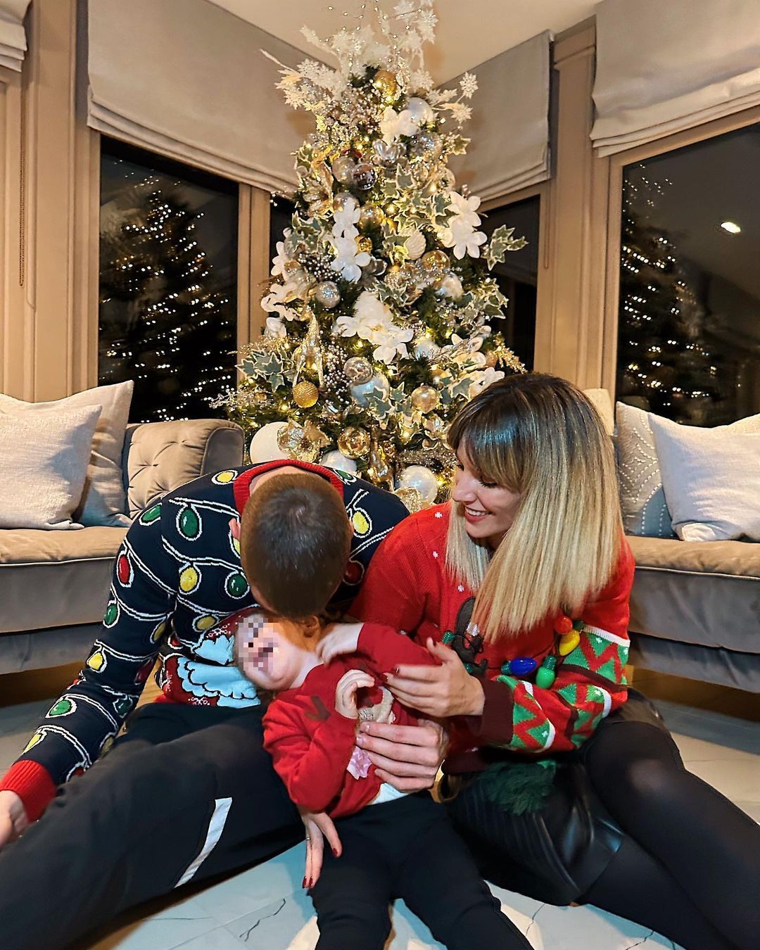 Edurne y David de Gea posando con Yanay en Nochebuena (@edurnity)