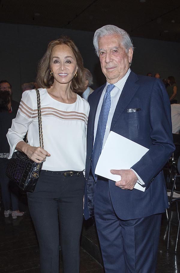 Isabel Preysler y Mario Vargas Llosa en un evento en 2019.