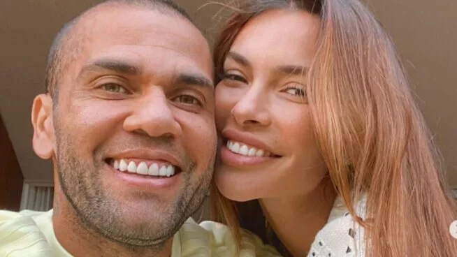 Dani Alves y su mujer, en una foto de redes.