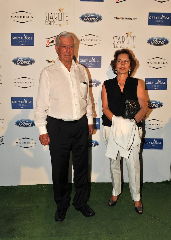 Mario Vargas Llosa y su mujer en un evento en 2013