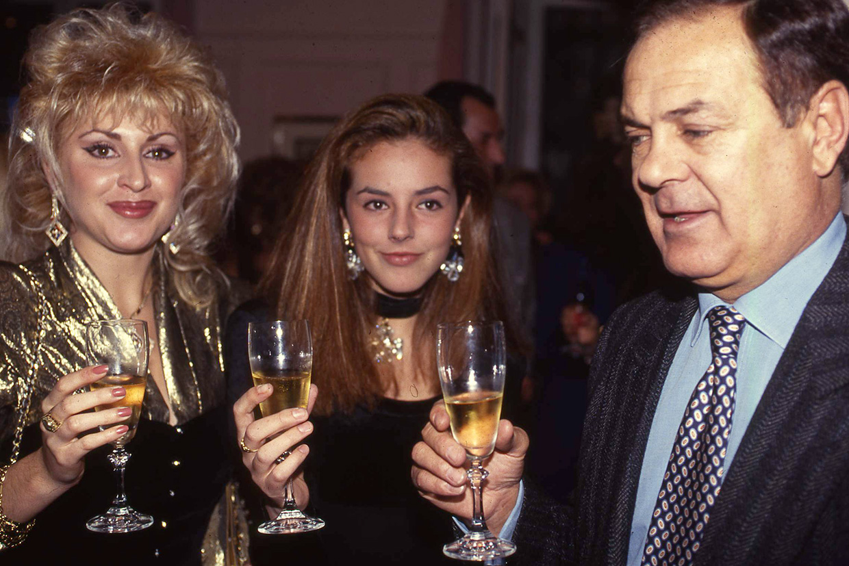 Pedro Carrasco con su hija Rocío Carrasco y Raquel Mosquera.