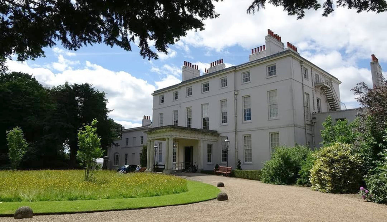 Royal Lodge, residencia de Andrés de Inglaterra desde 2004.