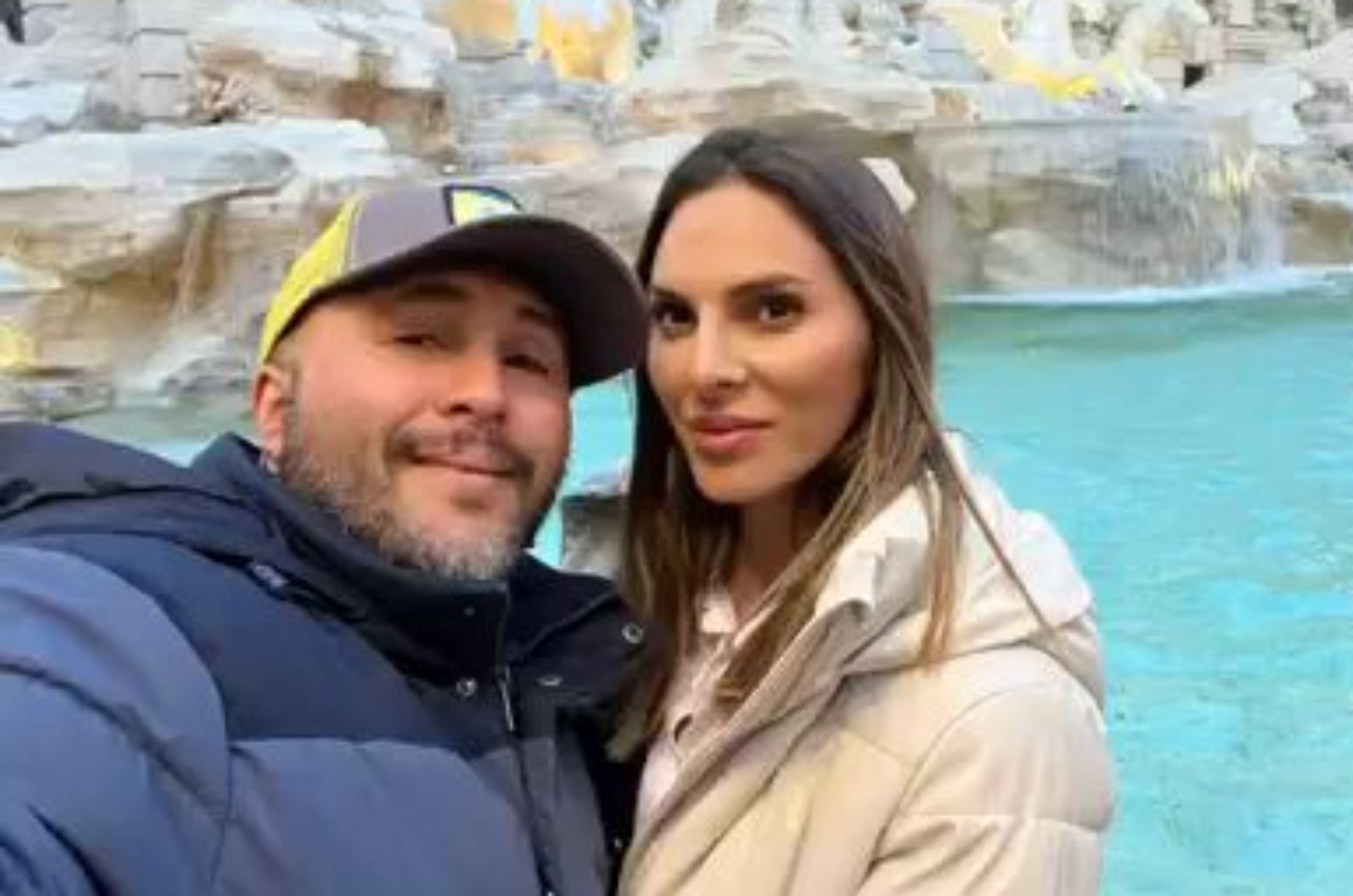 Kiko Rivera e Irene Rosales posan frente a la Fontana de Trevi (@riverakiko)