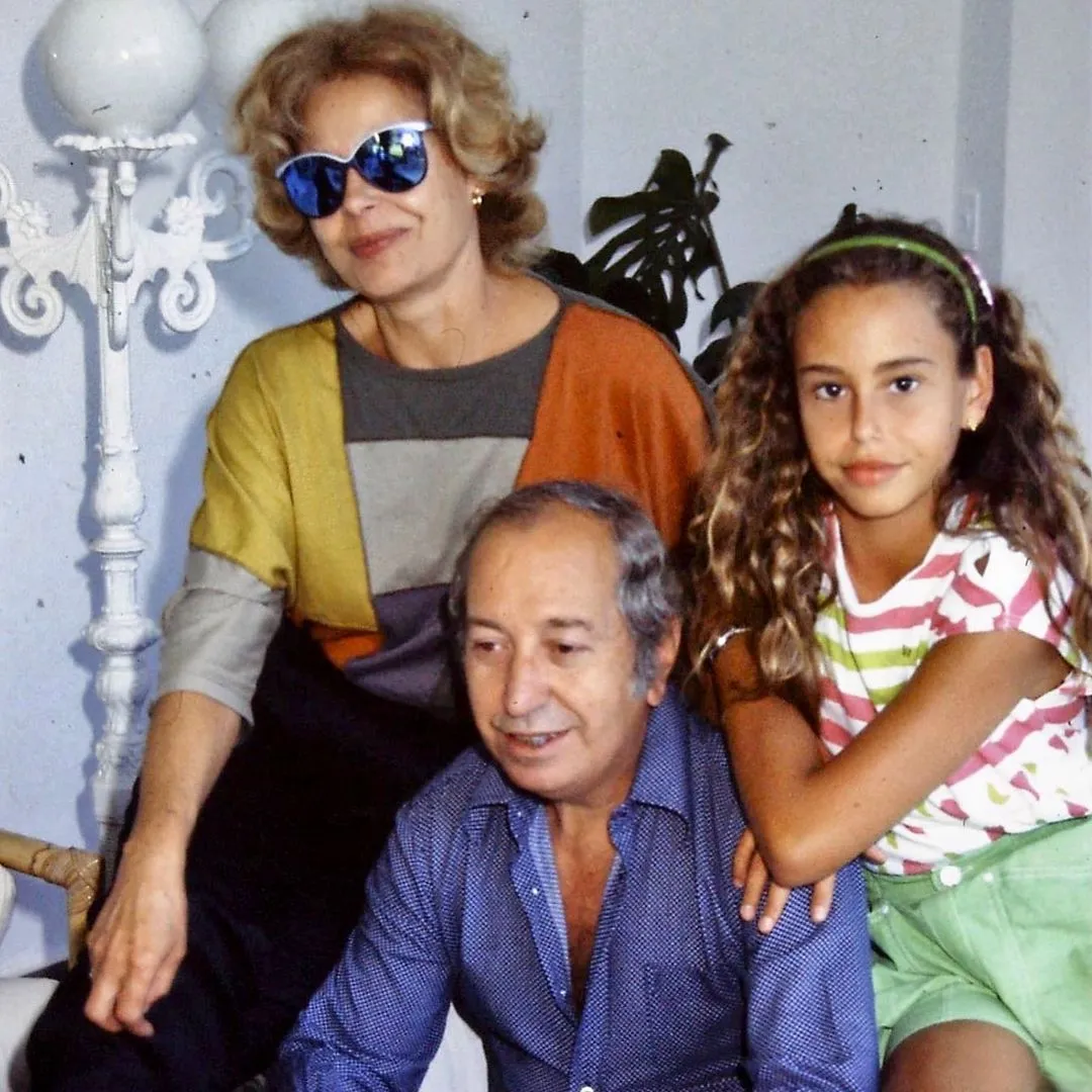 Laura Valenzuela y José Luis Dibildos junto a Lara, su única hija.