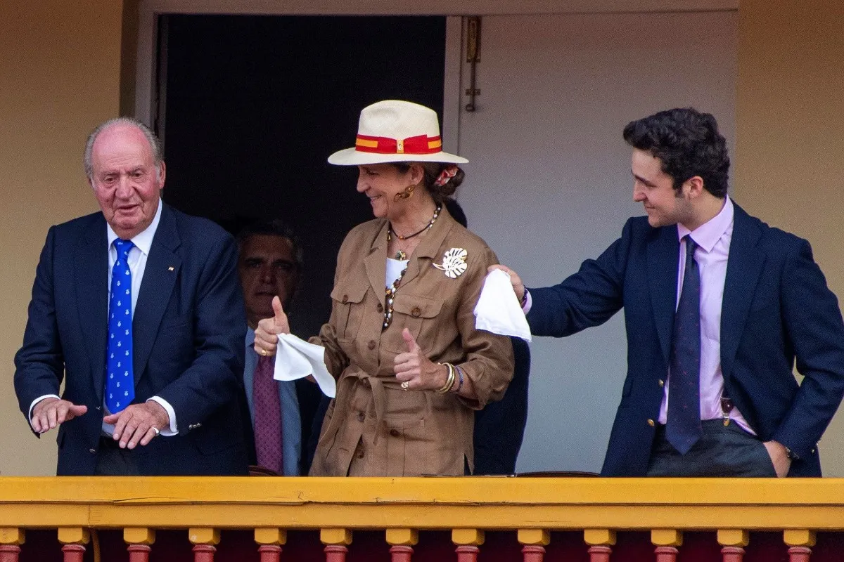 La infanta, junto al rey Juan Carlos I y a Froilán.