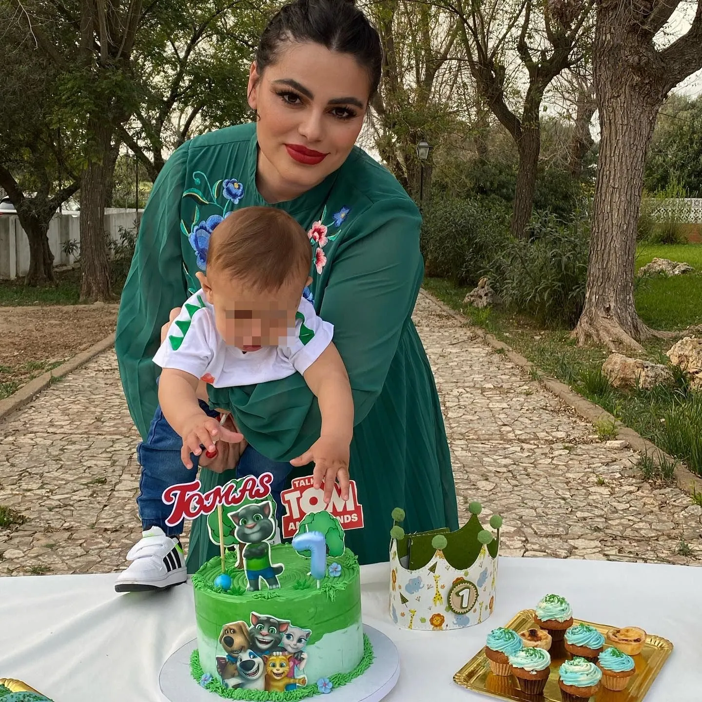 Marisa Jara junto a su hijo, Tomás, en su fiesta de cumpleaños (Instagram)