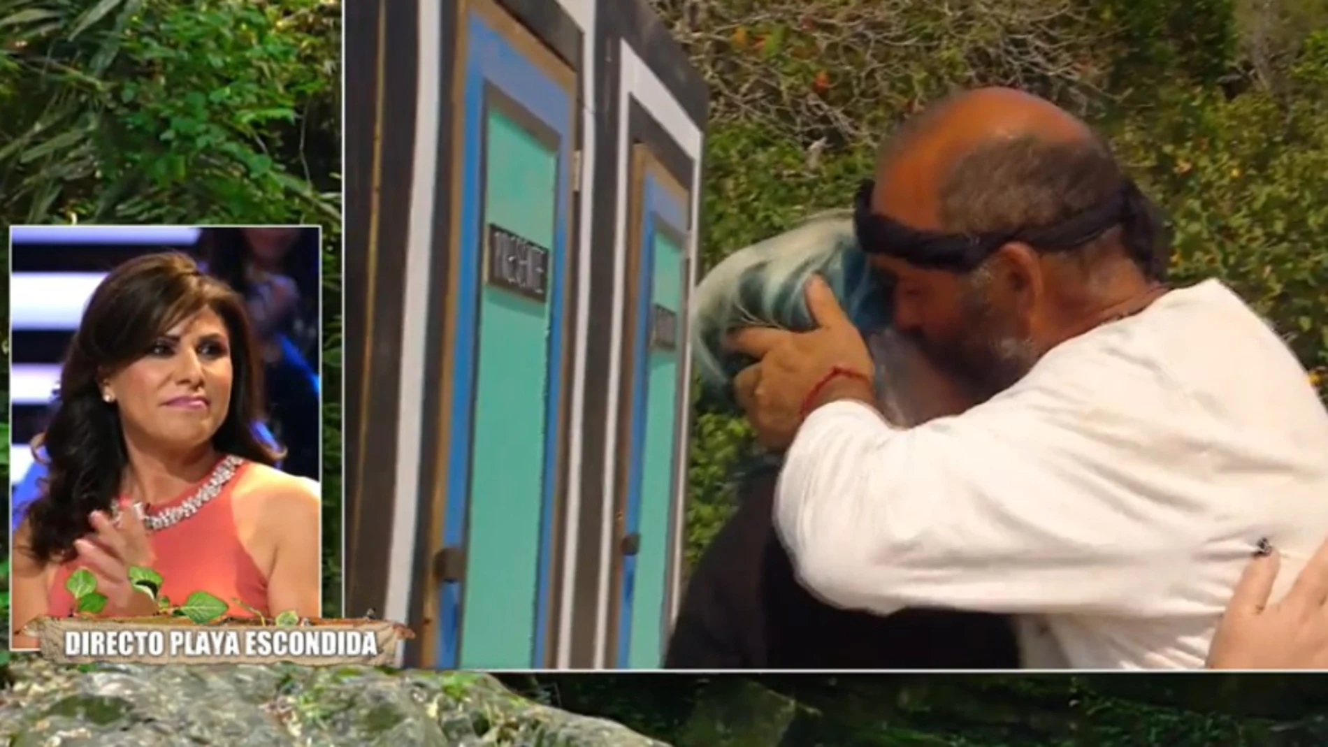 Gines Corregüela abrazando a su exmujer Isabel en 'Supervivientes' mientra Yaiza los mira.