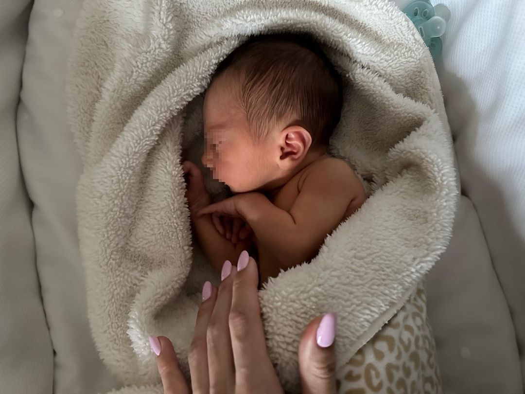 La foto que ha compartido Carla Barber para presentar oficialmente a su hijo Bosco (Instagram)