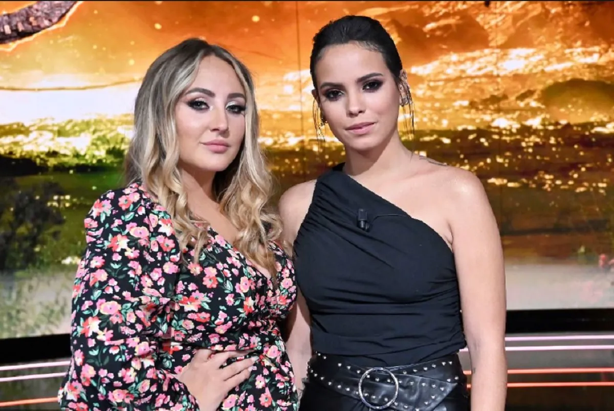Gloria Camila y Rocío Flores, durante su época como colaboradoras de 'Supervivientes'.