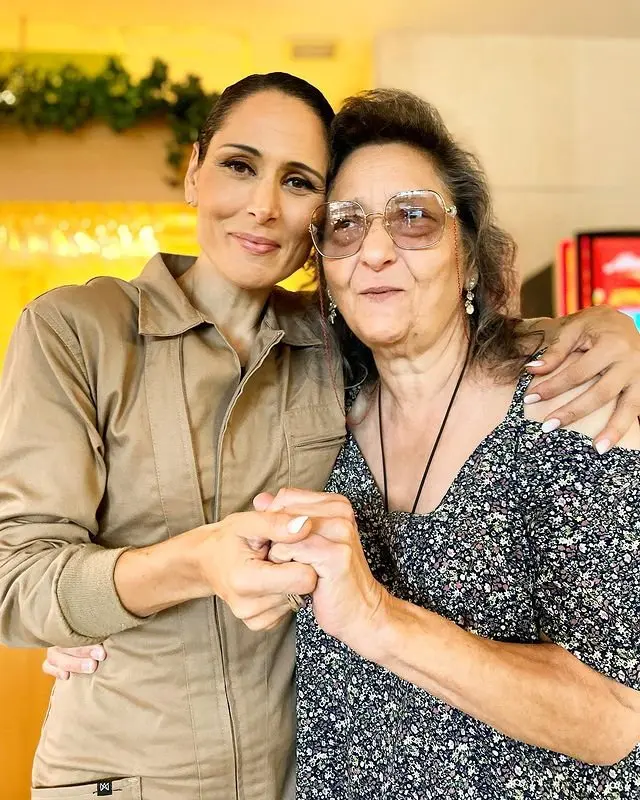 Roberto Leal y su madre