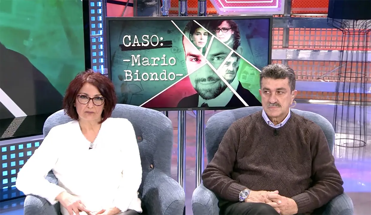 Los padres de Mario Biondo en un plató de televisión.