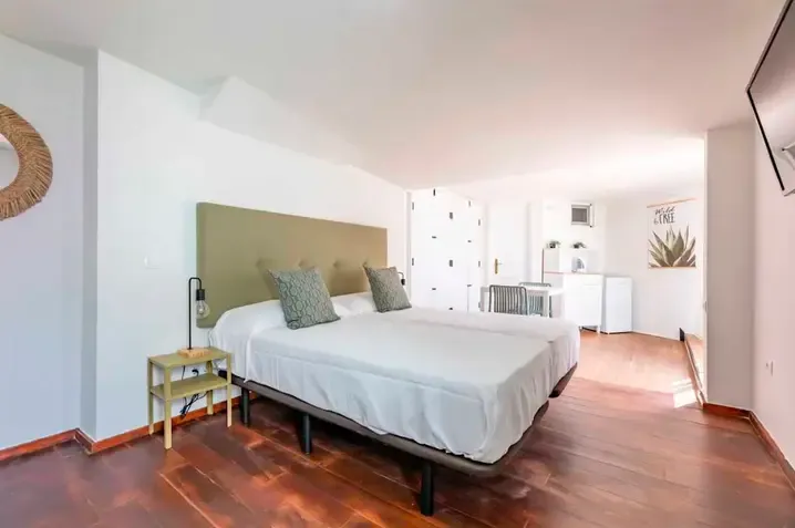 Este es uno de los dormitorios que están abiertos a los huéspedes. Foto: Airbnb.