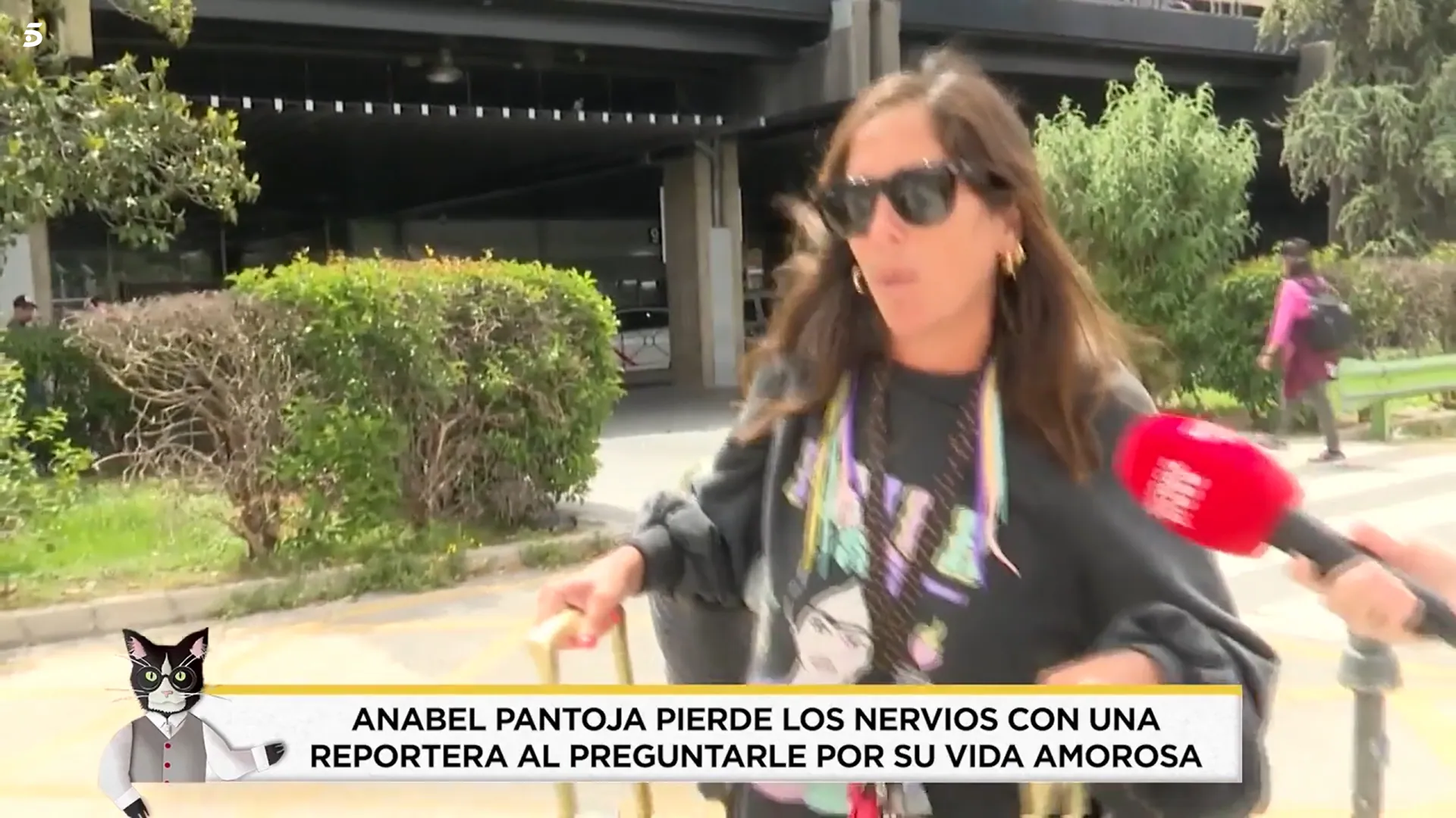 Anabel Pantoja saliendo del aeropuerto este sábado, 20 de mayo (Telecinco)