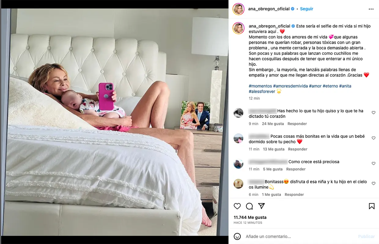 Ana Obregón en una imagen de redes con su nieta en la cama.