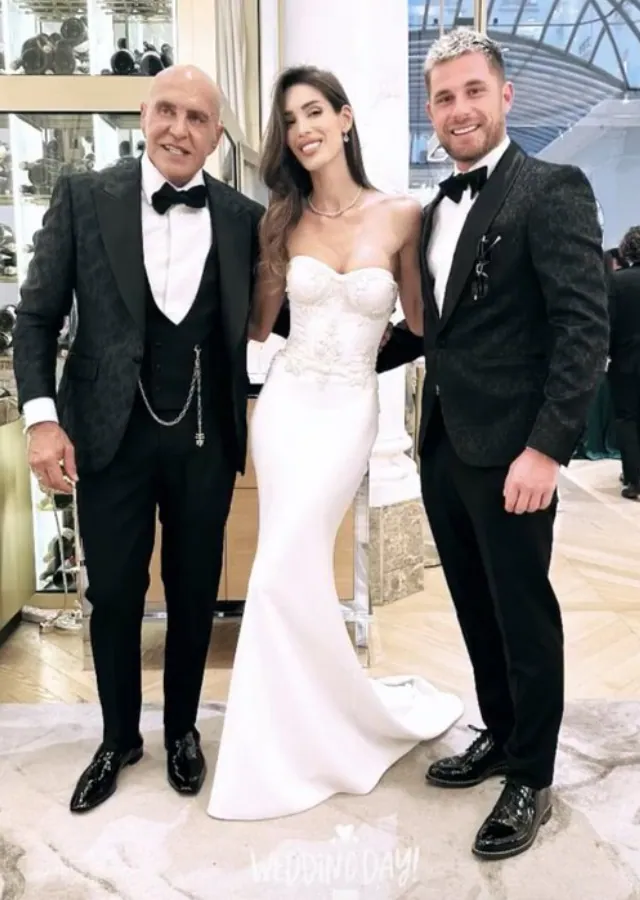 Tom Brusse ha compartido una foto en la que aparece con Kiko y Marta durante el banquete (Instagram)