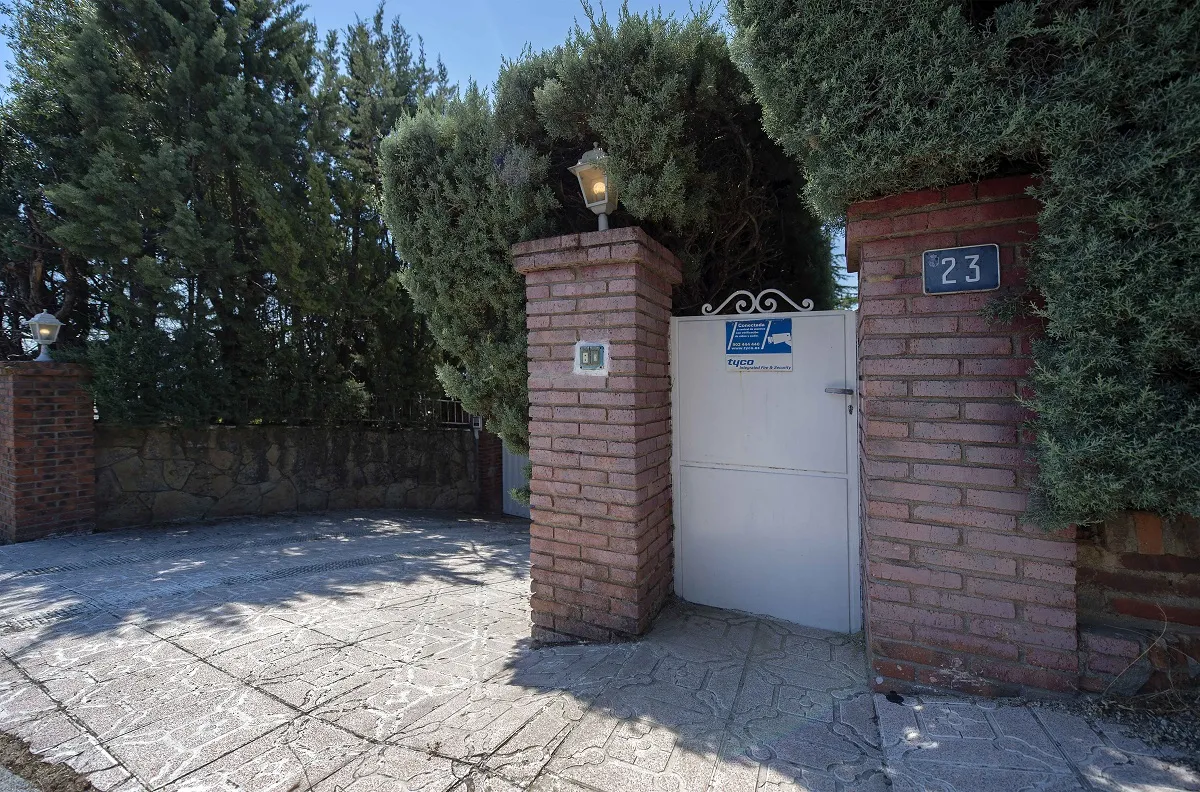 La entrada de la casa de Camilo Blanes.
