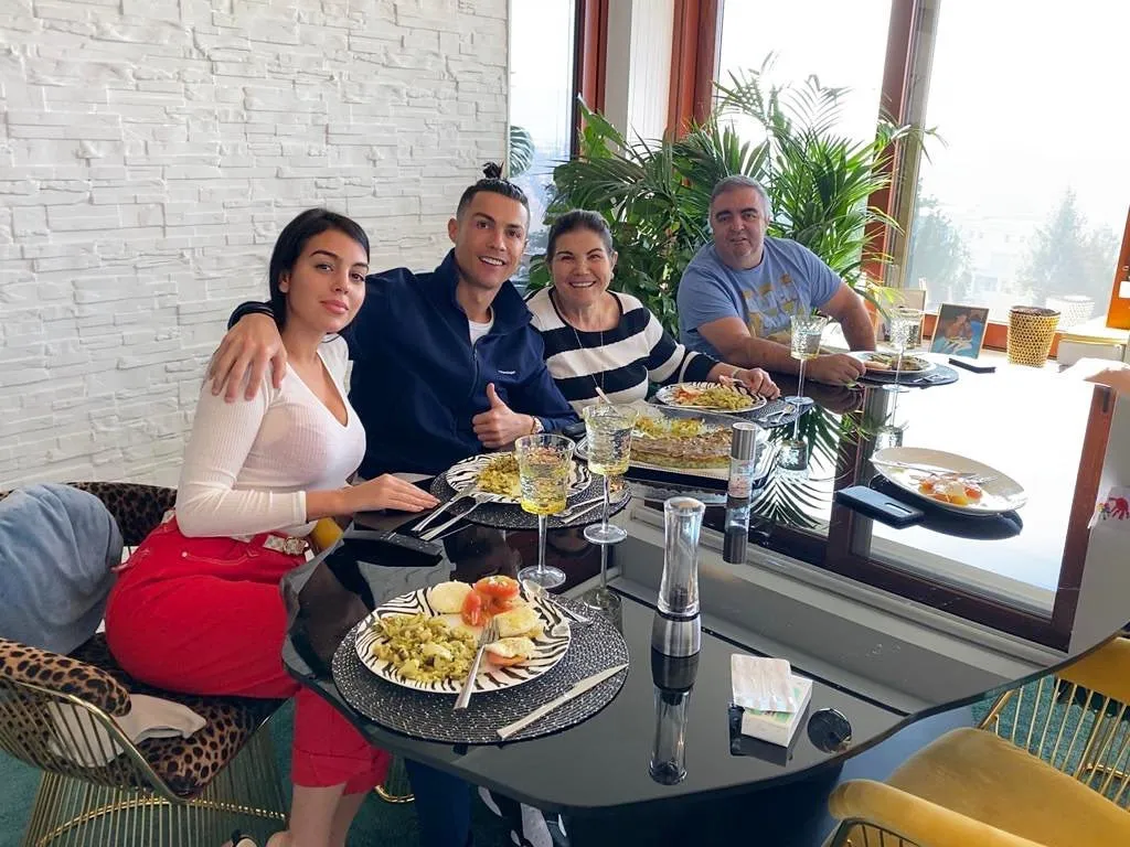 Cristiano y Georgina con Dolores y Andrade, su novio.