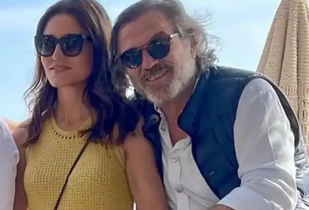 Pepe Navarro junto a su ya exnovia, Beatriz, en una escapada con amigos (Redes)