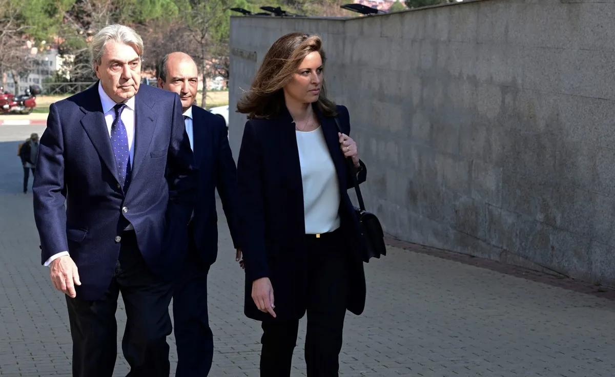Alberto Cortina y su actual mujer, Elena Cué.