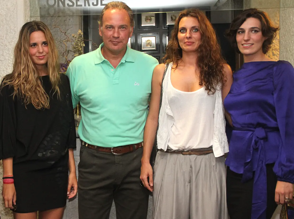 Bertín con Claudia, Alejandra y Eugenia, fruto de su matrimonio con Sandra Domecq.