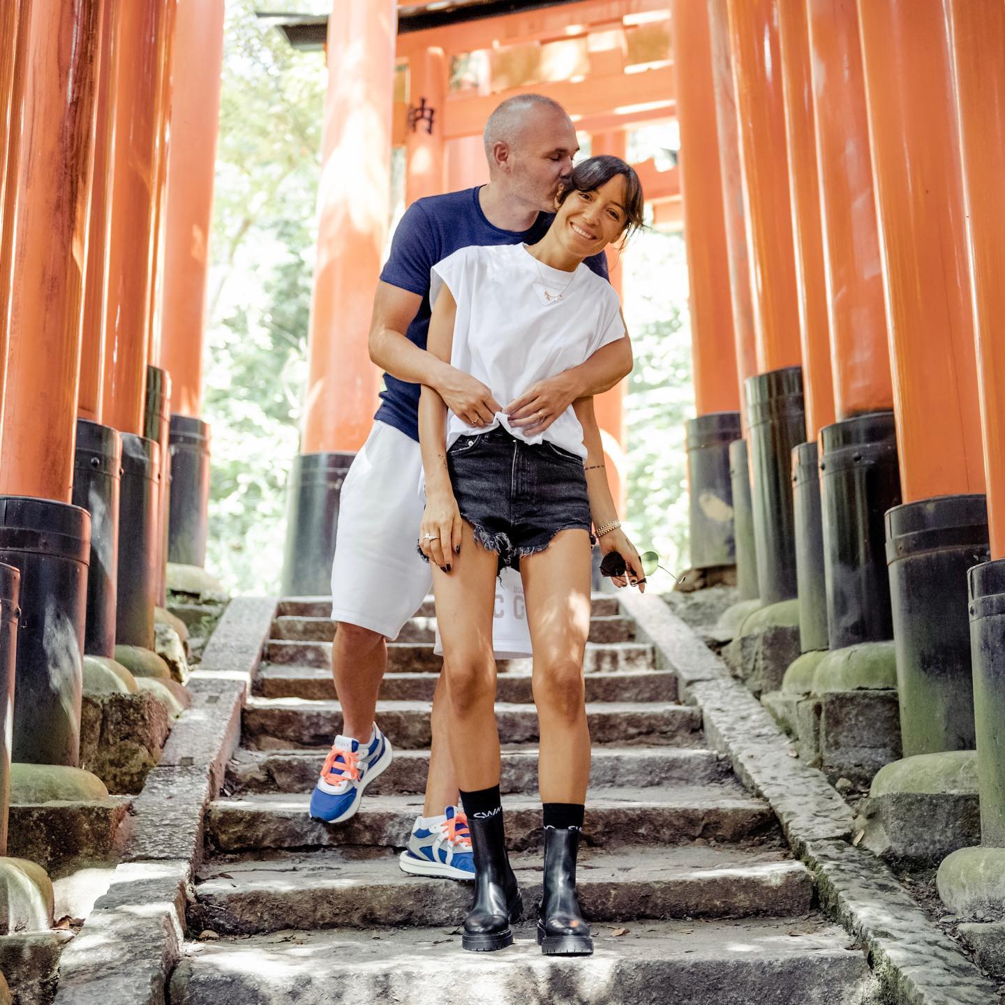 Anna Ortiz y Andrés Iniesta, en uno de los templos más famosos de Japón.