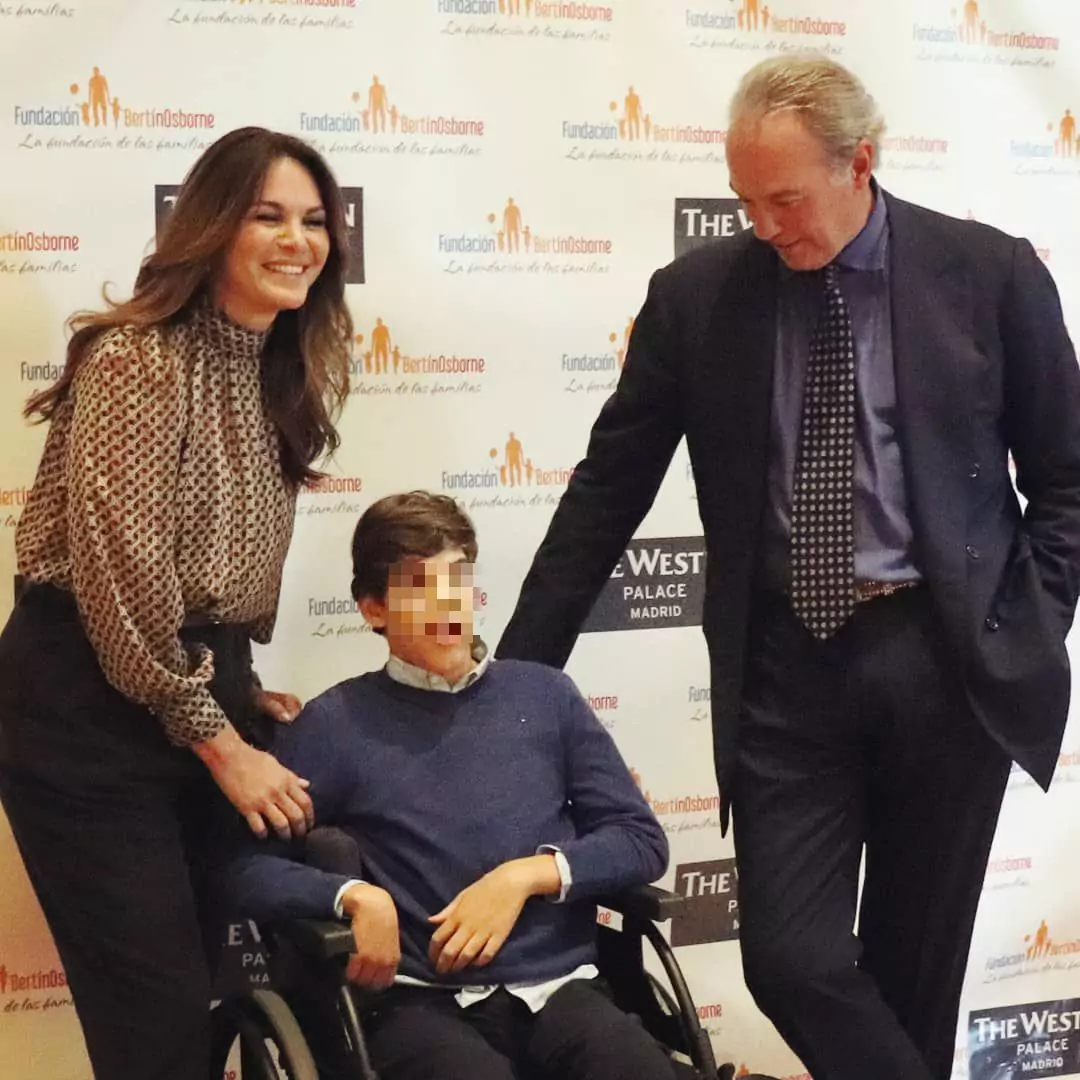 Bertín Osborne y Fabiola Martínez junto a su hijo Kike