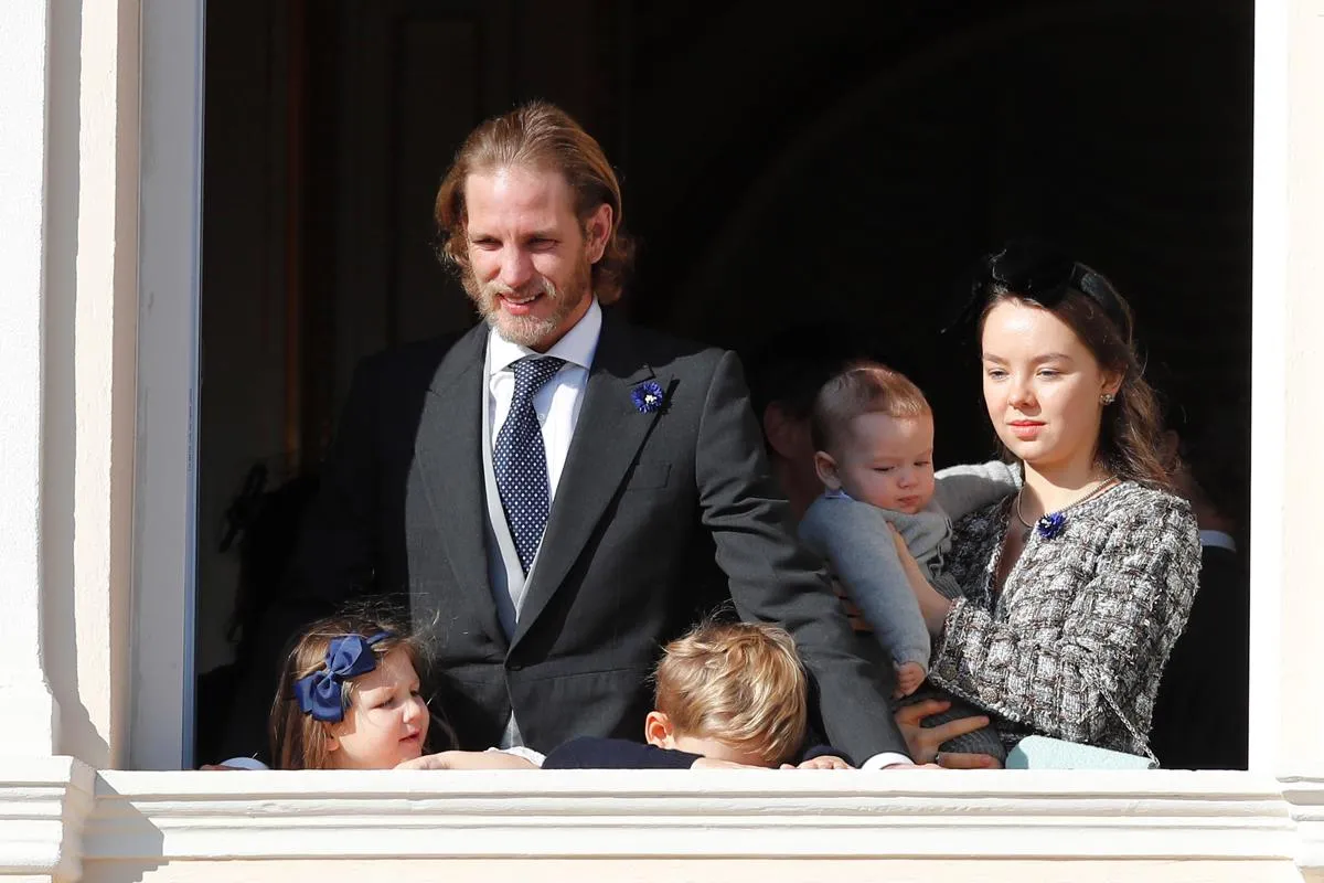 Andrea Casiraghi y Tatiana Santo Domingo con sus tres hijos.