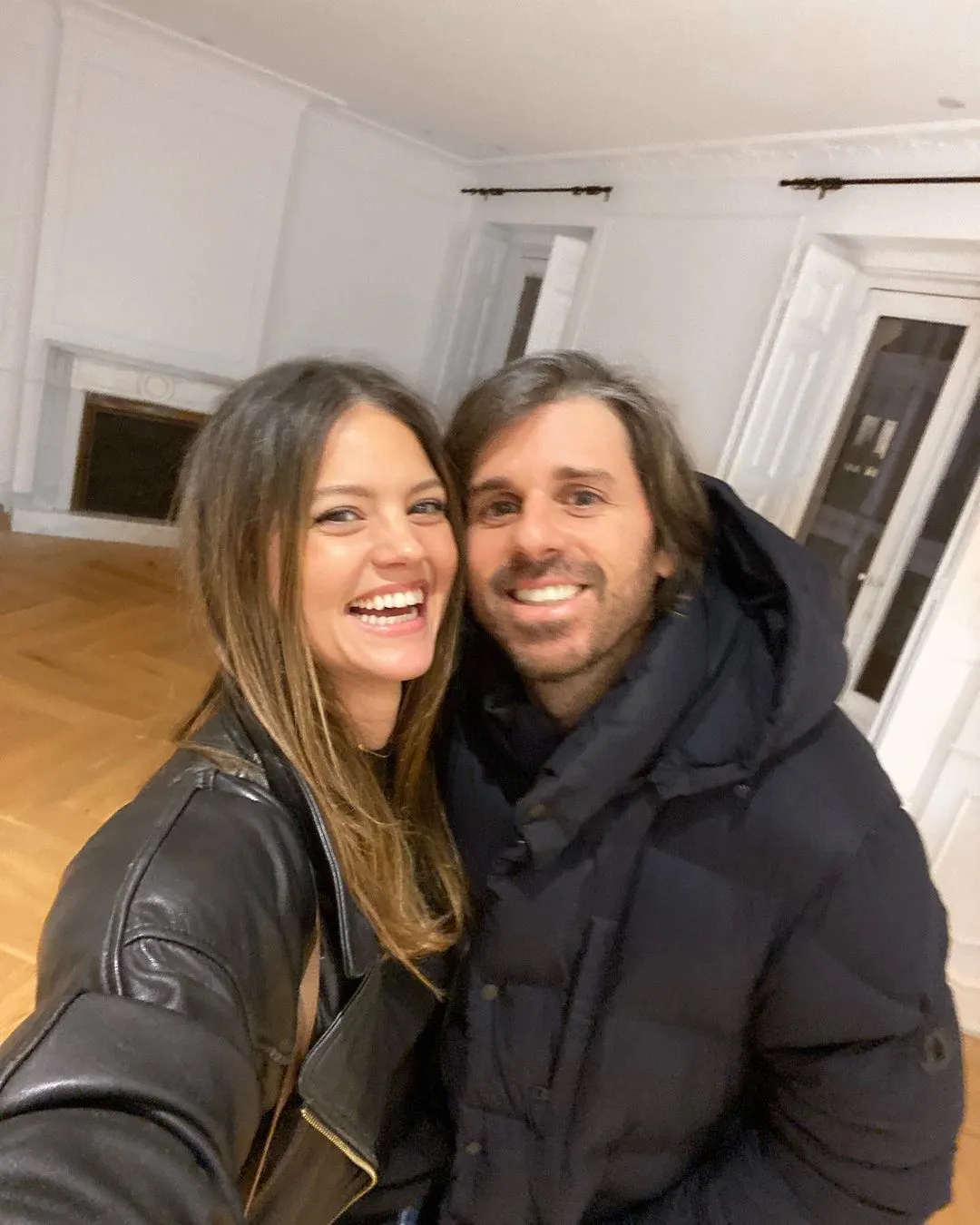 La pareja mostró en Instagram su salón vacío antes de mudarse.