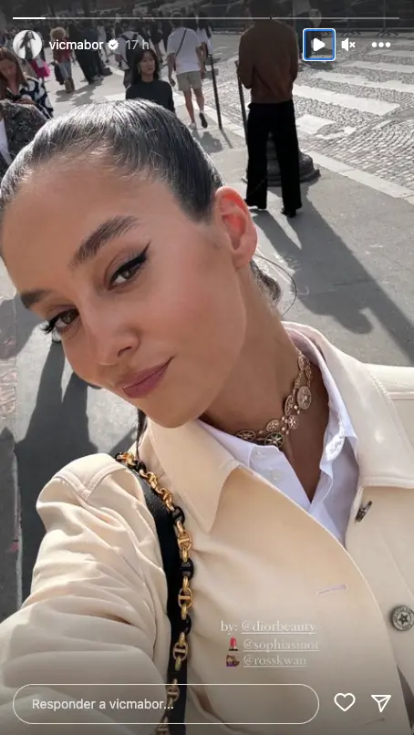 Victoria Federica sube selfies en su paso por la Fashion Week de París.