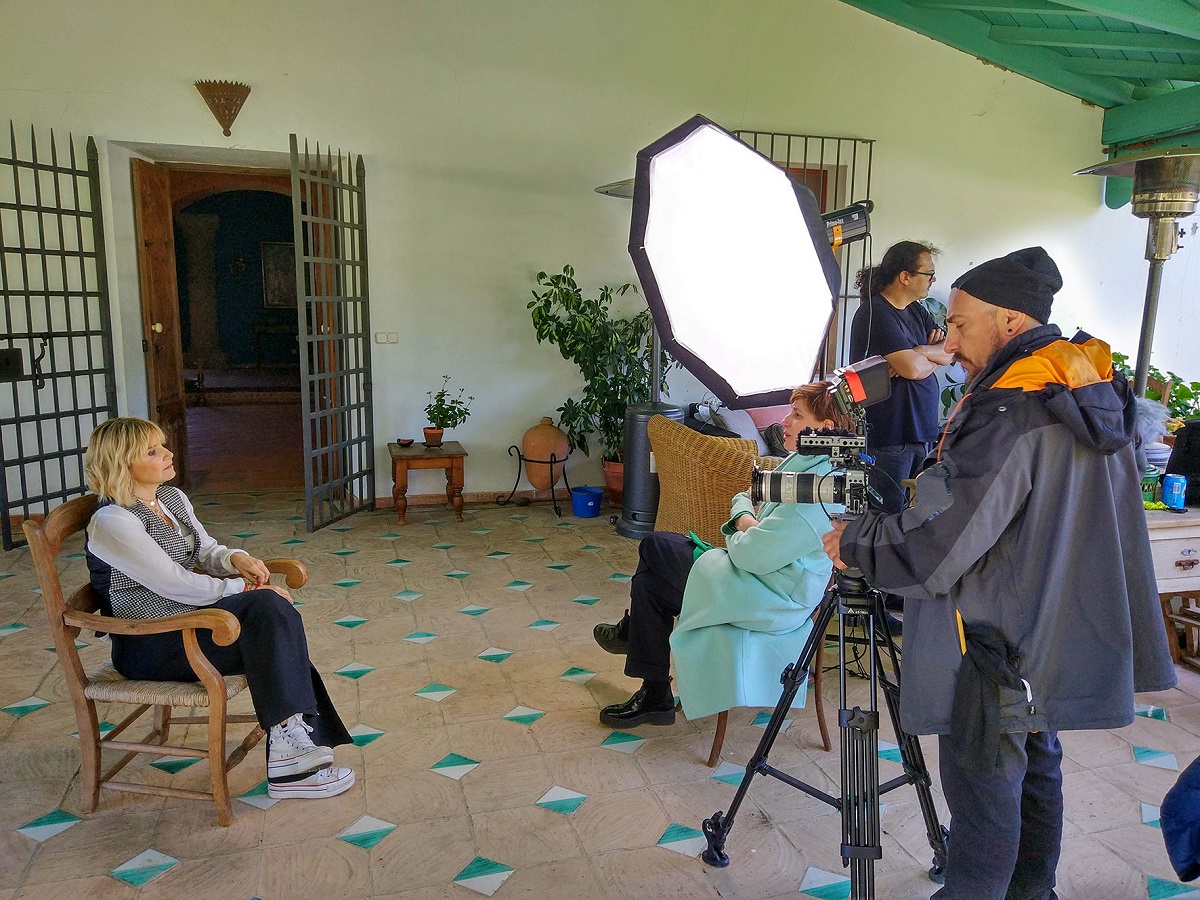 Eugenia Martínez de Irujo, rodando un especial de 'Lazos de sangre' en una de sus fincas.