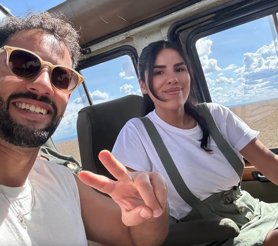 Isa Pantoja y Asraf Beno, muy felices durante su safari.