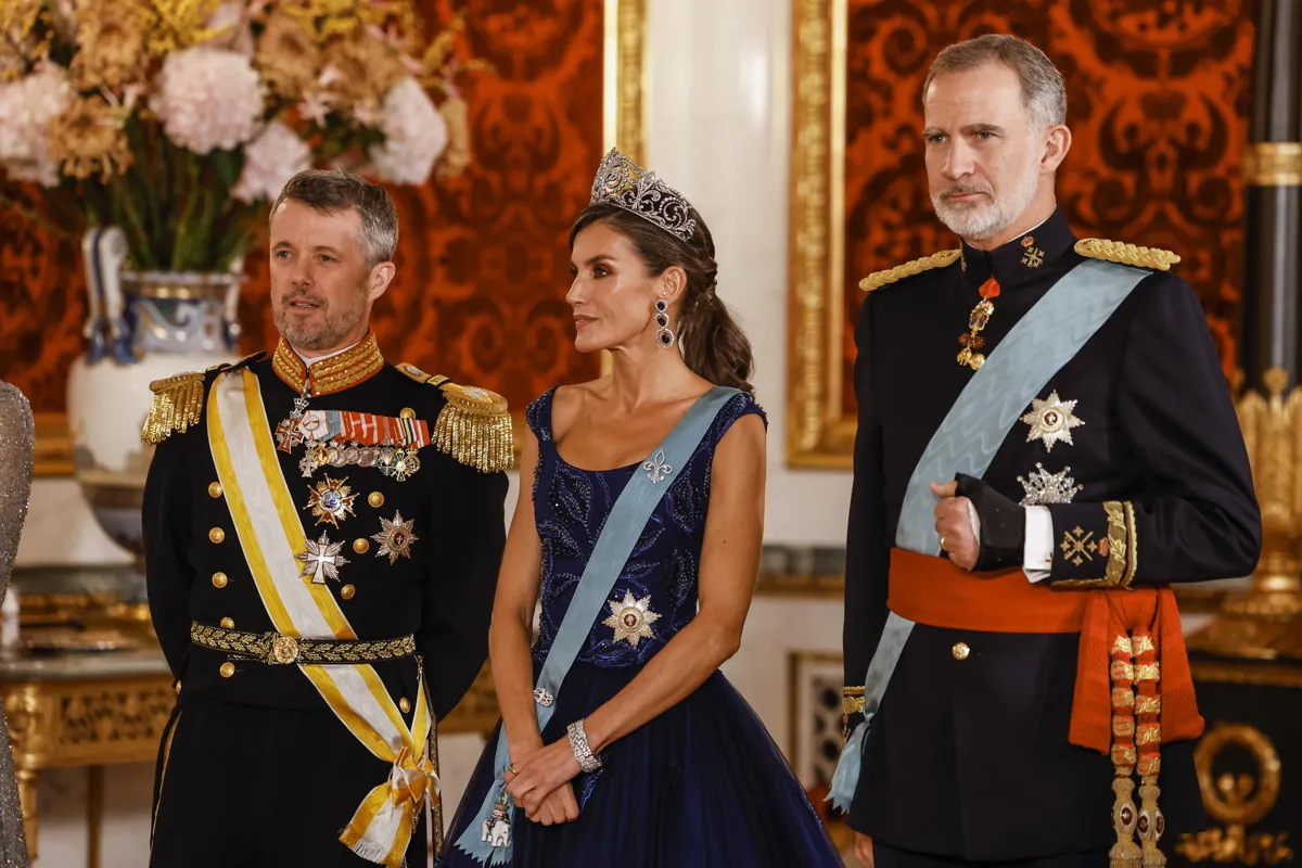 Felipe y Letizia, con Federico de Dinamarca.