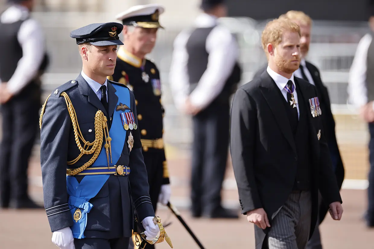 Guillermo y Harry en el funeral por la reina Isabel II, el año pasado. Su relación, entonces, ya estaba rota.