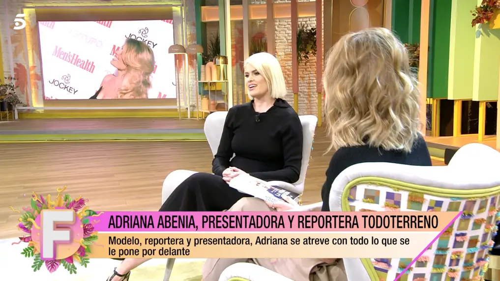 Adriana Abenia en el plató de Emma García para hablar de su libro