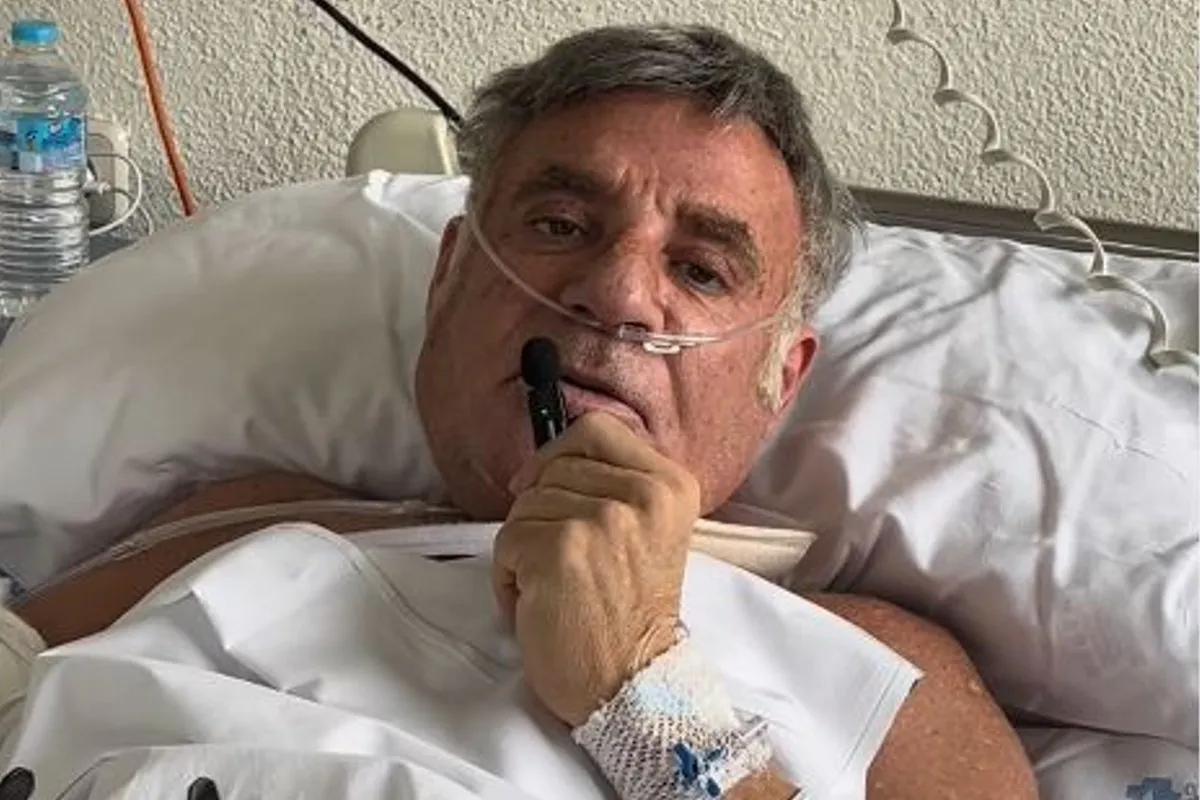 Joaquín Torres en la cama de un hospital tras un accidente de moto