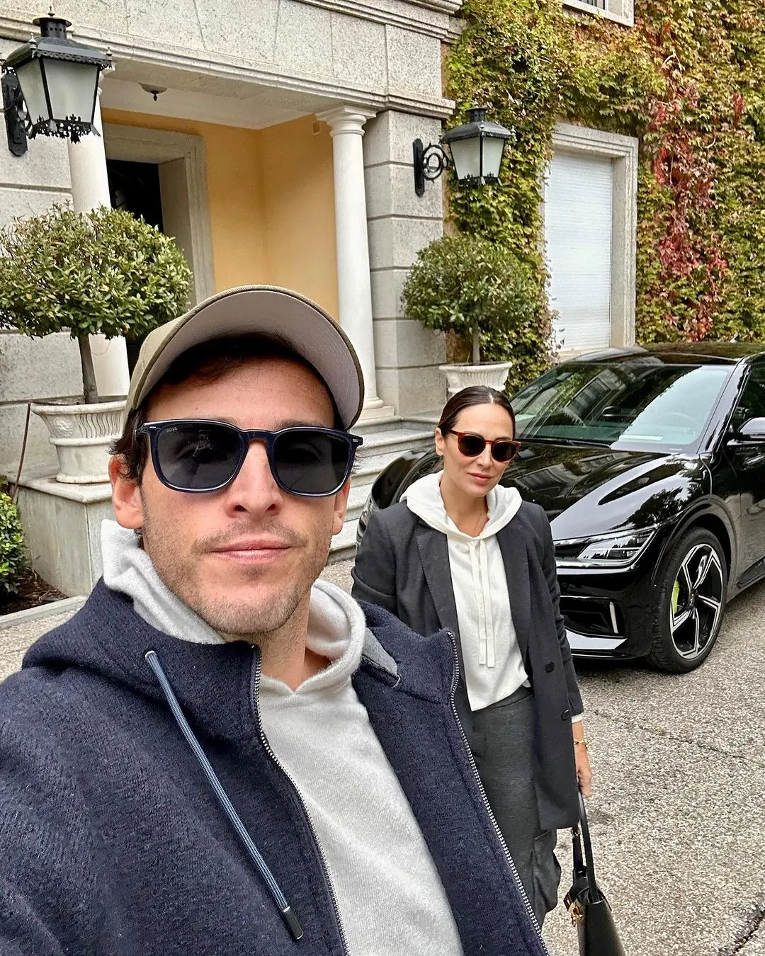 Íñigo Onieva y Tamara Falcó en un selfie en la puerta de casa