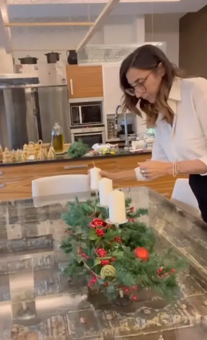 Paz Padilla, en su casa, con la decoración navideña.