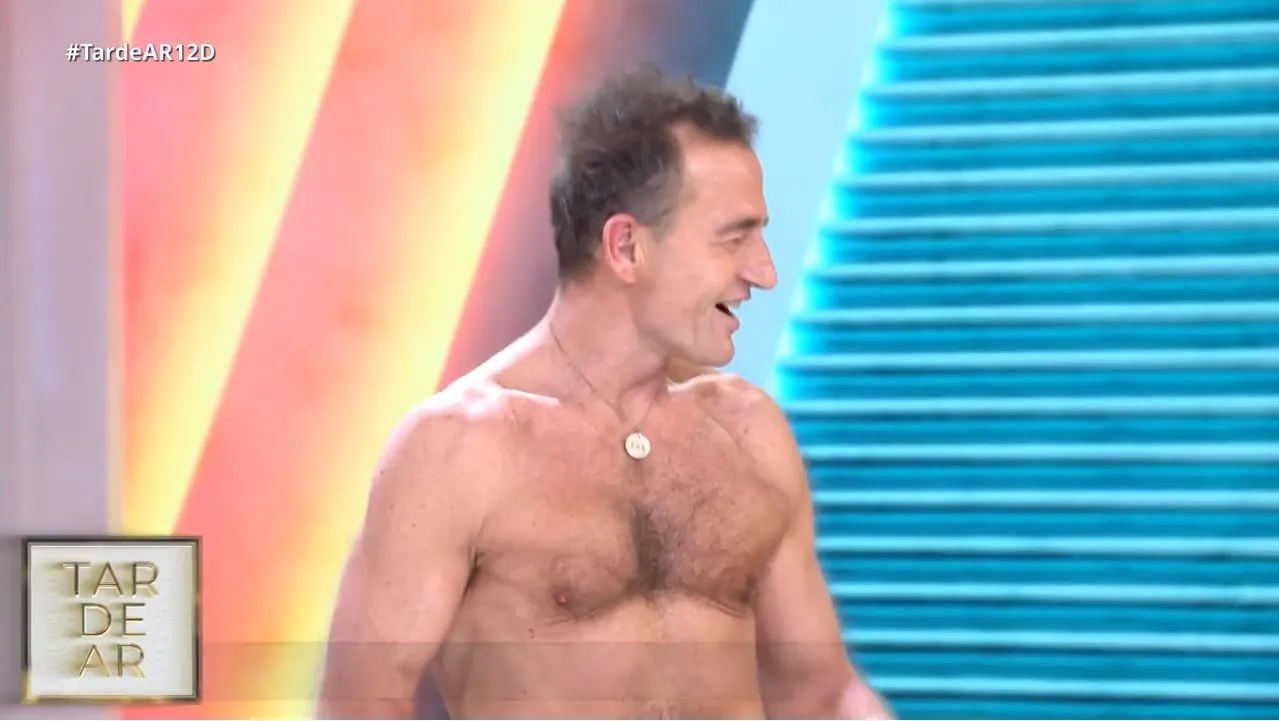 Alessandro Lequio sin camiseta en el plató del programa de Ana Rosa