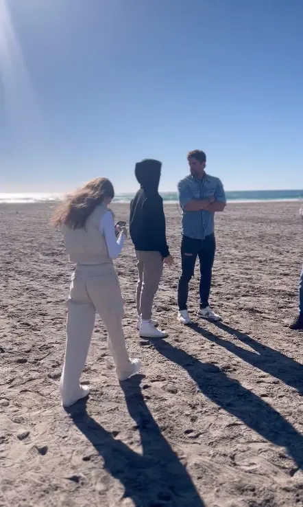 William Levy en la playa con sus hijos (story de Elizabeth Gutiérrez)