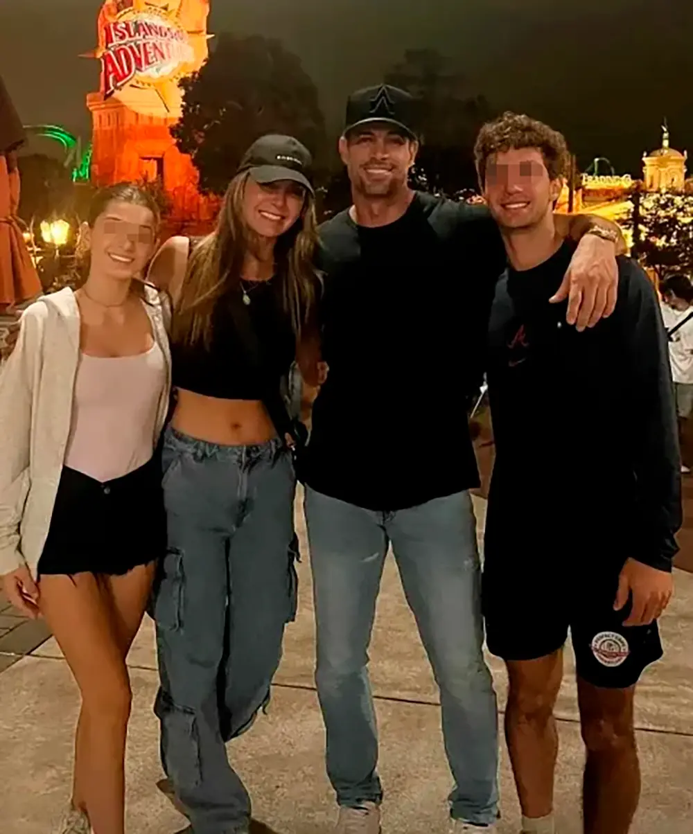 William Levy, su mujer y sus hijos en Universal en Orlando