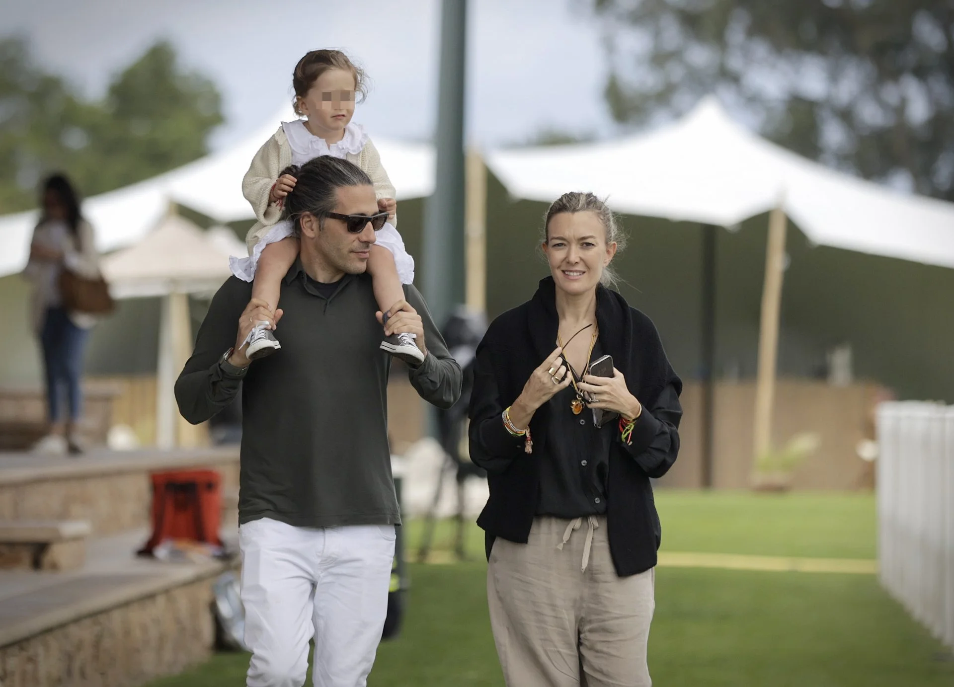 Marta Ortega, Carlos Torretta y su hija Matilda el Concurso de Saltos Internacional de Casas Novas (EFE)