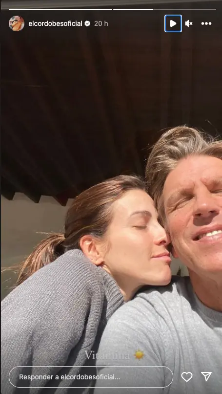 Story de Manuel Díaz y Virginia Troconis tomando el sol en el exterior de su casa