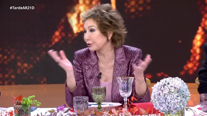 Ana Rosa Quintana en su programa de Navidad en 'TardeAR'