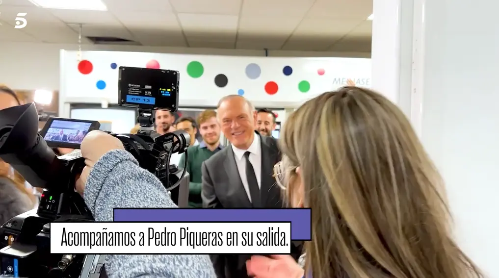 Piqueras con sus compañeros de Telecinco en su despedida