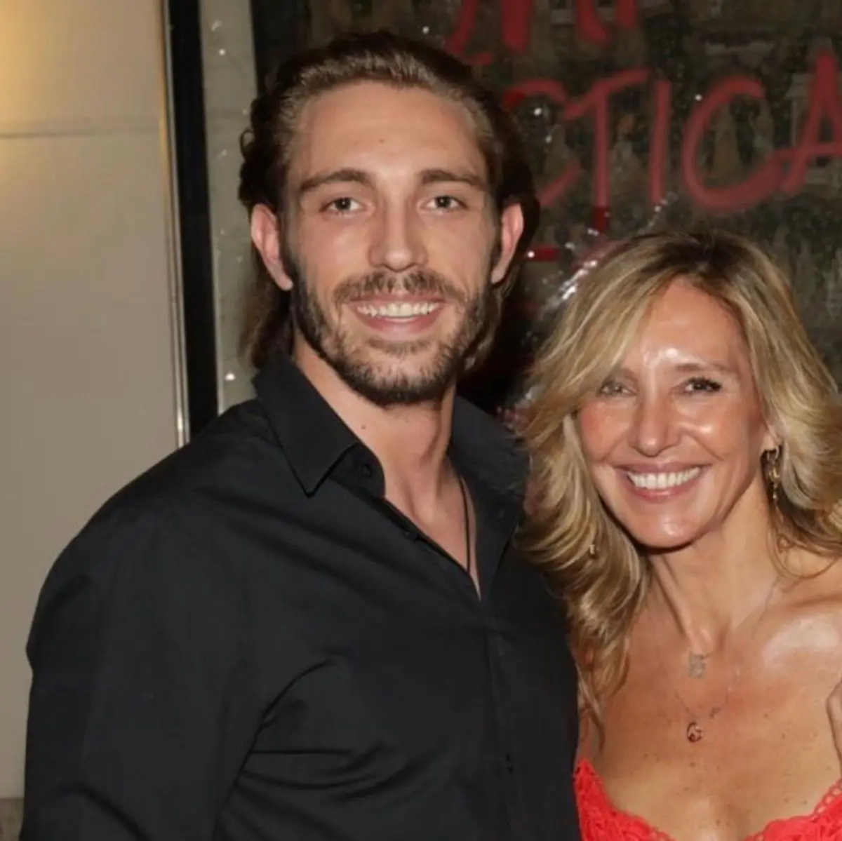 Marta Robles con su hijo mayor