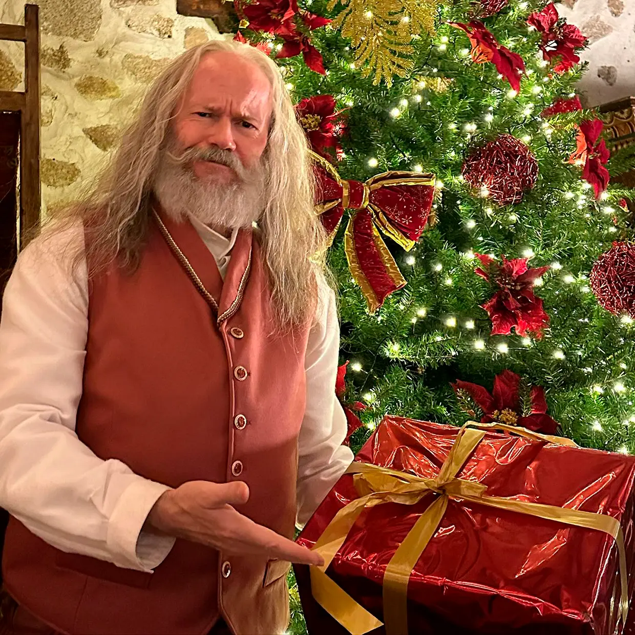 Santiago Segura caracterizado como Papá Noel en 'La Navidad en sus manos'